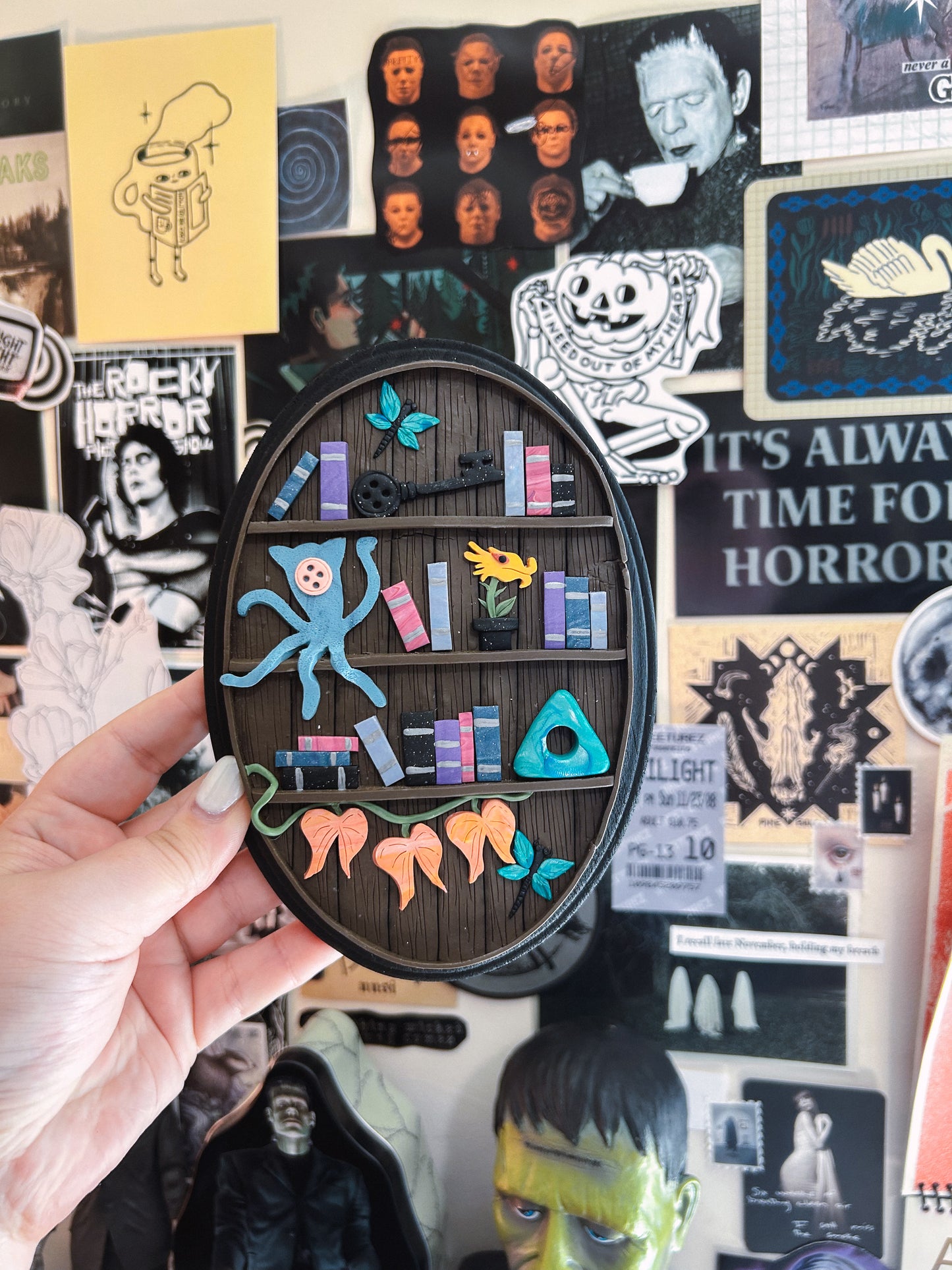 Coraline Bookshelf Plaque